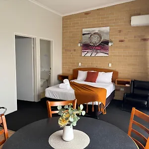 **** Motel Riverlakes Boutique Australia
